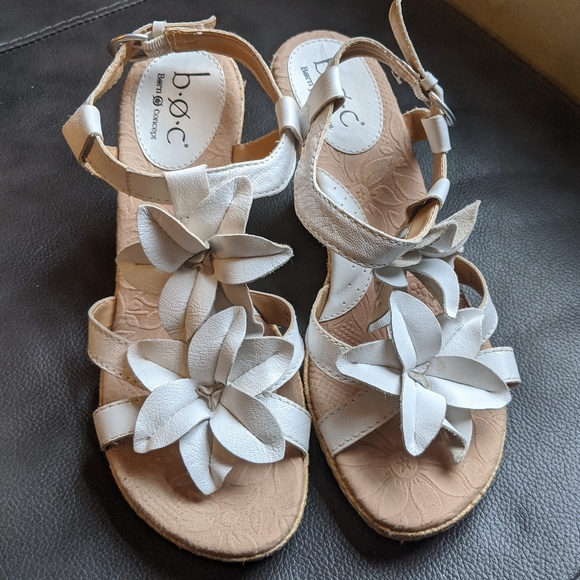 boc Shoes | Boc White Flower Sandals Size 9 | Poshmark